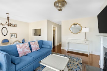 2 Bedroom 1 Queen and 2 Doubles Suite
