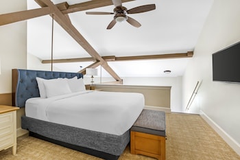1 Bedroom King or Queen Loft Suite
