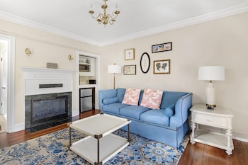1 Bedroom King or Queen Griffith Suite