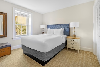 2 Bedroom 1 Queen and 2 Doubles Suite