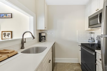 2 Bedroom 1 Queen and 2 Doubles Suite