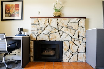 Deluxe Room, Fireplace