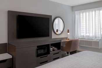 Room, 1 King Bed, Refrigerator & Microwave