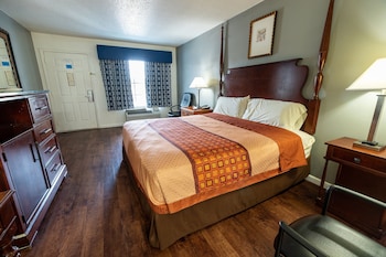 Standard Room, 1 King Bed, Smoking