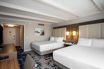 Standard Room, 2 Queen Beds, Accessible Bathtub (Mobility)