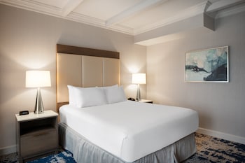 Junior Suite, 1 King Bed, Accessible Bathtub (Mobility)