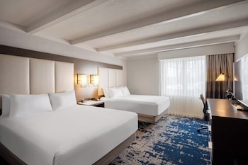 Standard Room, 2 Queen Beds, Roll-in Shower (Mobility Accessible)