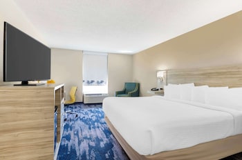 Suite, 1 King Bed, Non Smoking, Refrigerator & Microwave