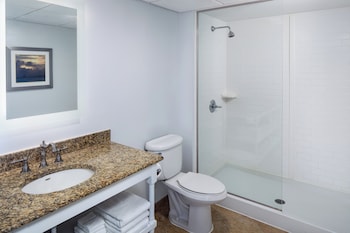 Ashworth Ocean Front, 1 King Bed, Balcony