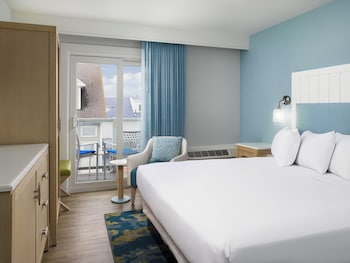Standard Room, 1 King Bed, Balcony
