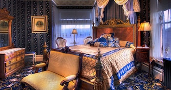 Room, 1 Queen Bed, City View, Garden Area