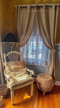 Superior Twin Room, Ensuite (Room 4 The Robert Frost)