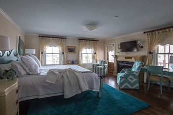 Room, 1 King Bed (Luxury Tall Tales Guesthouse 1 King R)