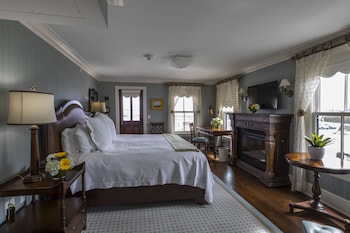 Room, 2 Queen Beds (3 Story Guest House Luxury 2 Queens R)