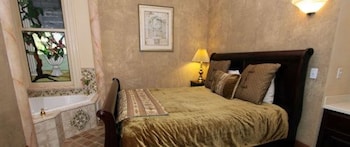 Suite, 1 King Bed with Sofa bed, Jetted Tub (Roman Suite: Two Rooms)