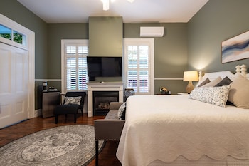 Room, 1 King Bed, Fireplace, Garden View (Angelina's Garden Room)