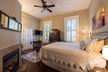 Room, 1 King Bed, Jetted Tub (Lady Helen's Room)