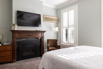 Room, 1 King Bed, Fireplace(Tessa)