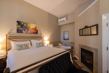 Room, 1 King Bed, Jetted Tub (Lady Helen's Room)