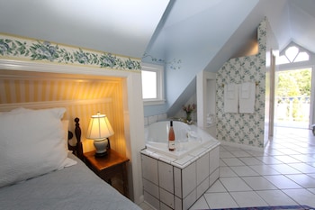 Suite, 1 King Bed, Balcony (Madaline's Suite)