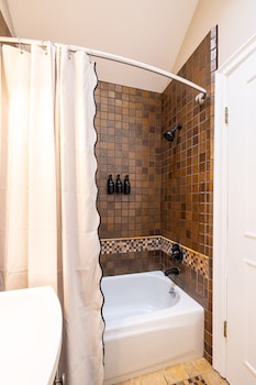Room, 1 King Bed, Fireplace (William's Hideaway)