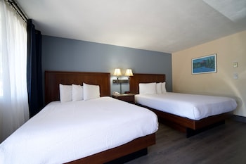 Double Room, 2 Queen Beds, Non Smoking