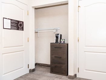 Standard Room, 1 King Bed, Accessible Bathtub