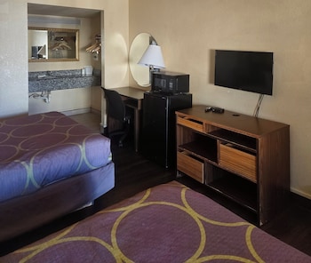 Room, 2 Queen Beds, Smoking