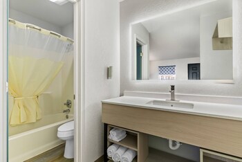 Standard Room, 2 Queen Beds, Non Smoking