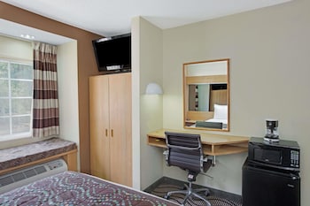 Standard Room, 1 Queen Bed