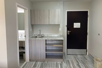 Suite, 1 Queen Bed, Non Smoking