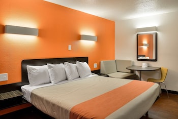 Deluxe Room, 1 King Bed, Non Smoking, Refrigerator & Microwave