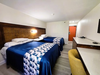 Deluxe Room, 2 Double Beds, Non Smoking