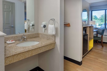 Room, 1 Double Bed, Accessible, Non Smoking (Mobility Accessible, Roll In Shower)