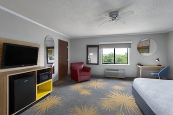 Suite, 1 King Bed, Non Smoking