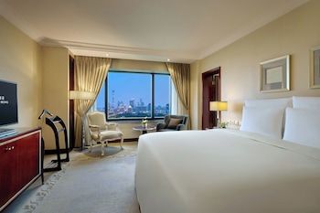 Deluxe Double Room, 1 King Bed, Non Smoking, River View