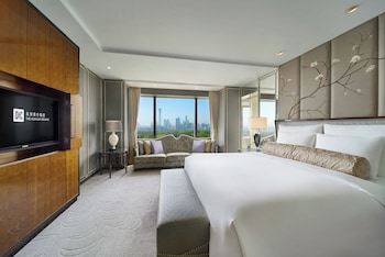 Kunlun Club Deluxe Room