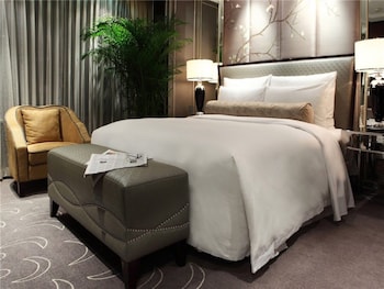 Kunlun Club Deluxe Room