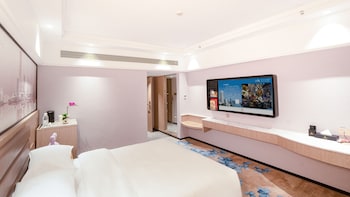 Huaxia Elegant River View King Room