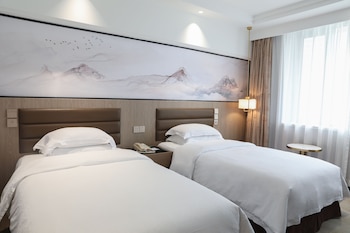 Huaxia Elegant River View Twin Room