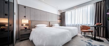 Landmark Deluxe City View Twin Room