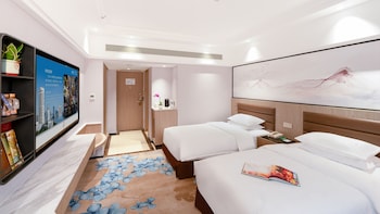 Huaxia Elegant City View Twin Room