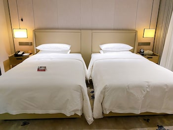 Landmark Theme River View Twin Room