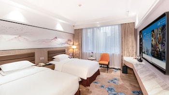 Huaxia Elegant City View Twin Room