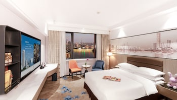 Huaxia Elegant River View King Room