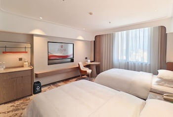 Landmark Deluxe City View Twin Room