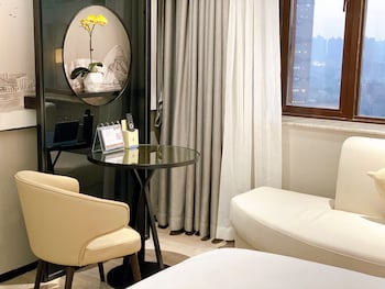 Landmark Theme River View Double Room