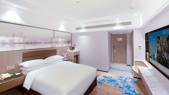 Huaxia Elegant River View King Room