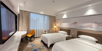 Huaxia Elegant City View Twin Room