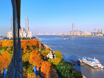 1 King 1 Bdrm Suite River view Top Floor